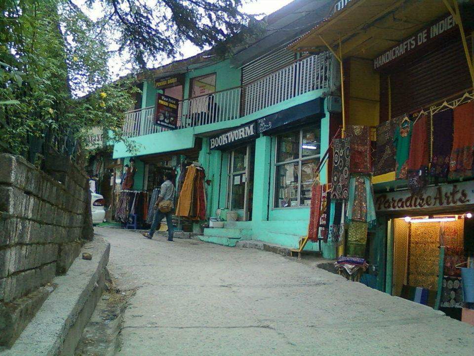 You are currently viewing BookWorm – A tiny but famous Mcleod Ganj Bookshop