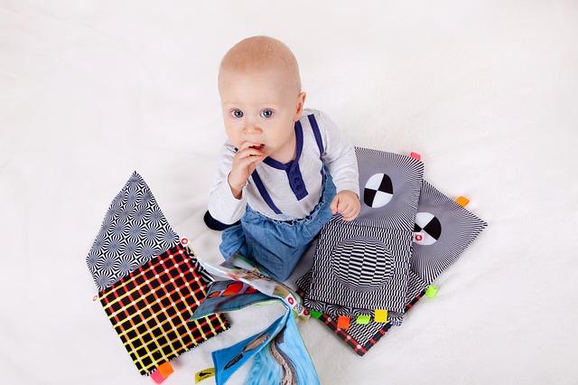 You are currently viewing What books could you possibly read to infants? High-contrast ones!