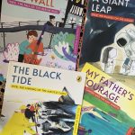 “One Day Elsewhere” retells four historically important events of the 20th century through the eyes of a child: an oil spill in France, the Dandi March, the Moon Landing and the fall of the Berlin Wall.